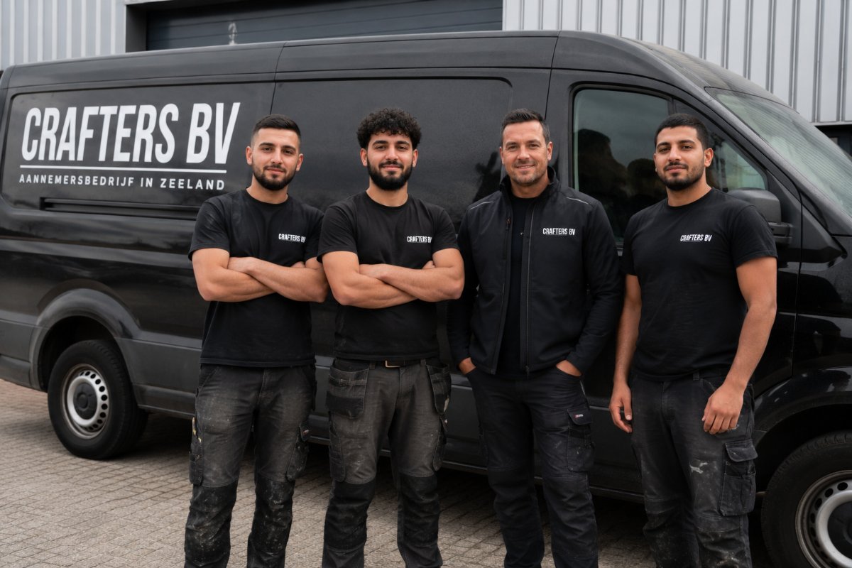 Het team van Crafters BV voor de bedrijfsbus in Vlissingen